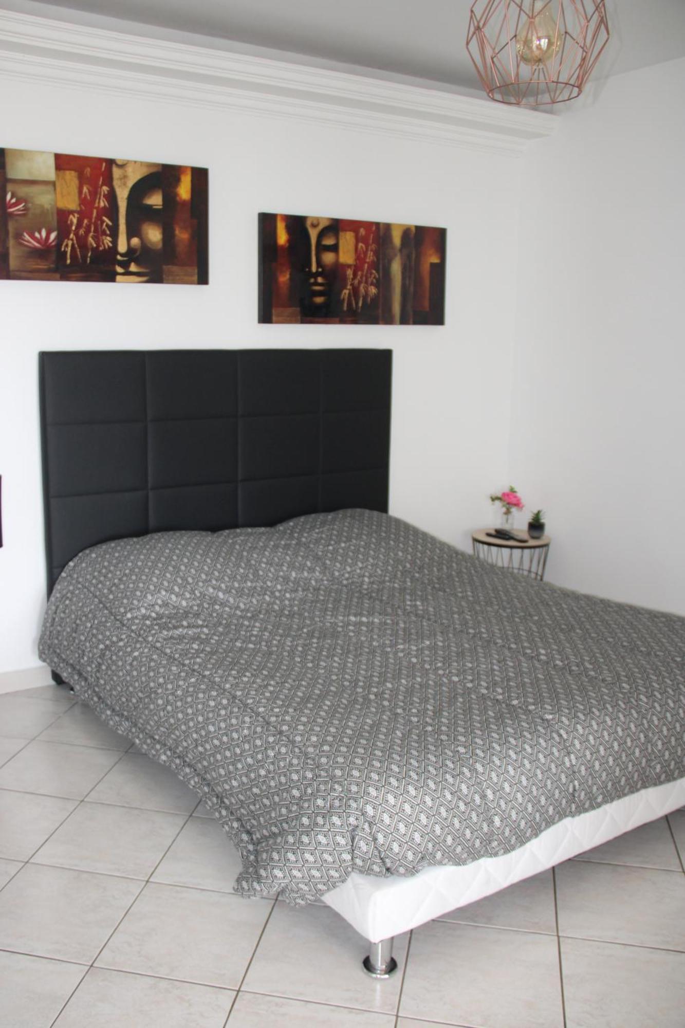 Le Rougelas Apartment